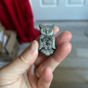 4/$100 Torino pewter 1980 Silver Owl studs, brooch and trinket 🤪
